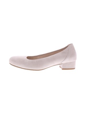 Hellebeige Ballerinas aus weichem Wildleder. Sie verfügen über eine abgerundete Zehenpartie, einen kleinen, quadratischen Absatz und eine glatte, strukturierte Fläche. Schlichtes Design.