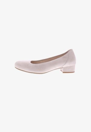 Lys beige balletflade lavet af blødt ruskind. Har en afrundet tå, lille firkantet hæl og en glat, struktureret overflade. Enkel design.