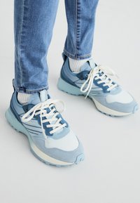 LUCKY FLAG - Sportcipő - pacific blue