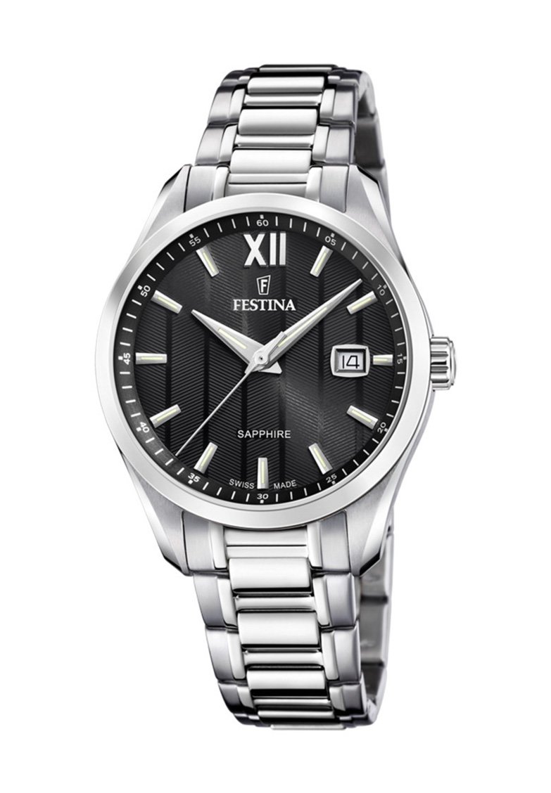 Reloj Festina con un dial texturizado negro, caja y brazalete de acero inoxidable plateado, marcadores de hora luminosos y ventana de fecha a las 3 en punto.
