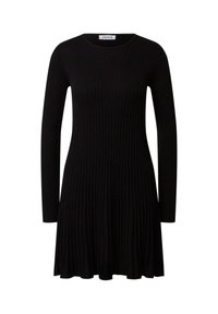Robe en tricot côtelé noire avec des manches longues, un col rond, une jupe évasée et un tissu texturé. Présente un corsage ajusté et une silhouette ludique.
