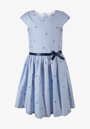 Robe fille bleu clair à manches courtes avec motif d’ancres marine, fines rayures et ceinture en ruban bleu foncé nouée en nœud à la taille.