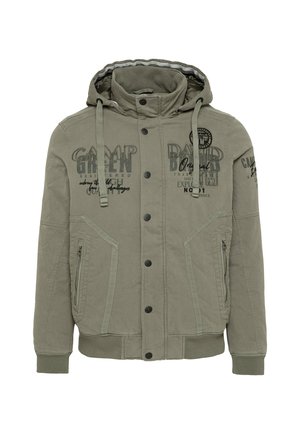 Olivegrüner Reißverschlussjacke mit Kapuze, ausgestattet mit vorderen Knöpfen, zwei Seitentaschen und grafischen Textdetails auf der Brust und den Ärmeln.