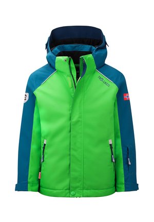Grüne und blaue wasserdichte Jacke mit einem Reißverschluss an der Vorderseite, verstellbarem Kapuzen und seitlichen Taschen mit Reißverschluss. Enthält Branding und Flaggenmotiv.
