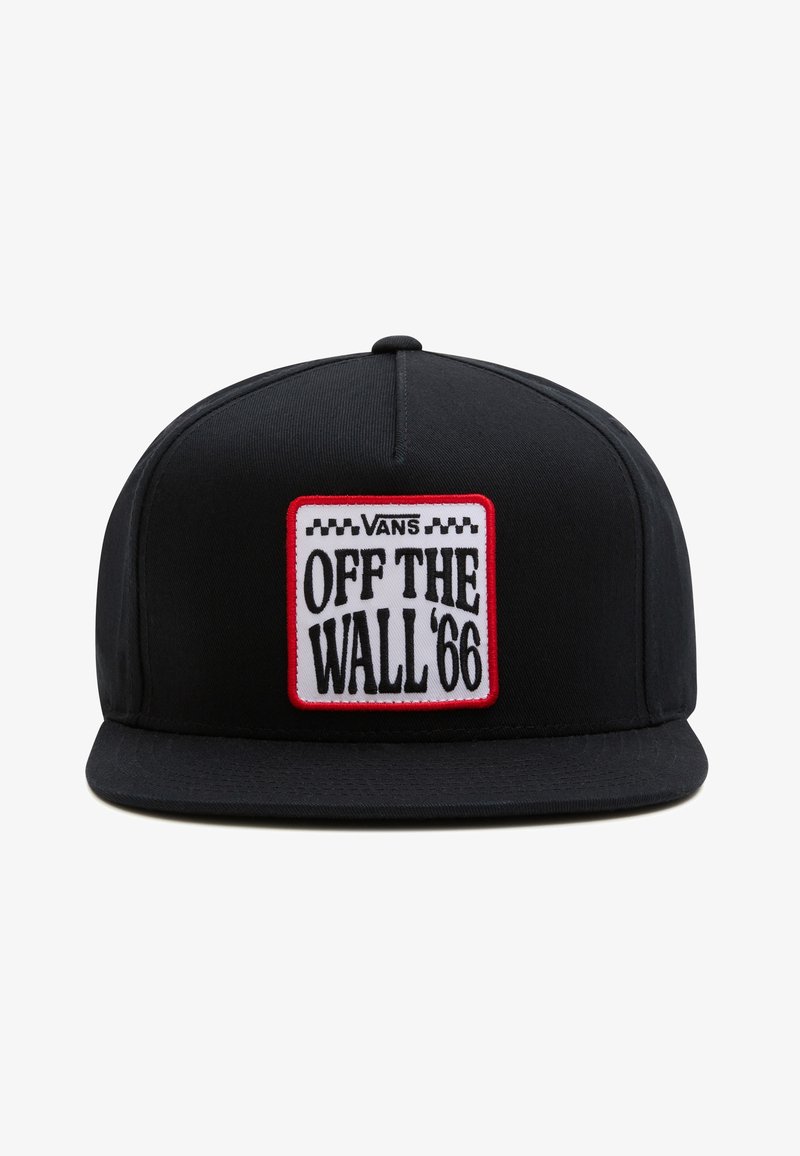 Casquette snapback Vans noire avec visière plate et patch blanc portant l'inscription "Vans Off The Wall '66" bordée de rouge sur le panneau avant.