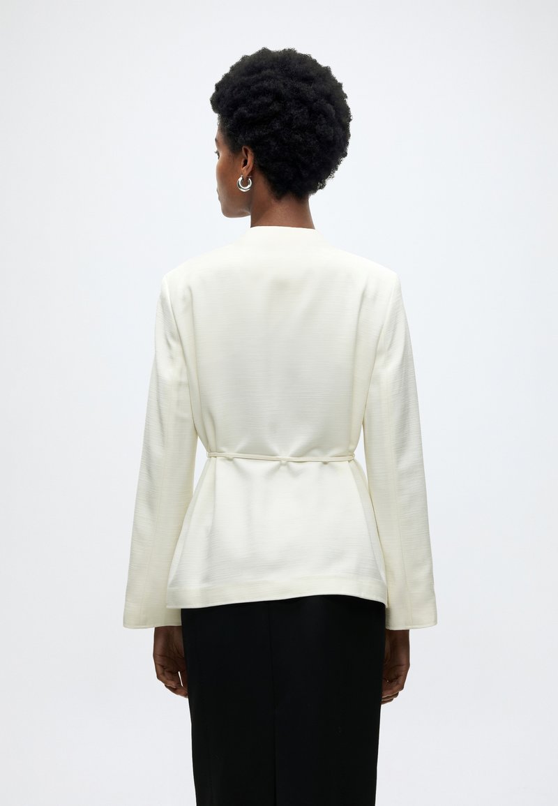 Calvin Klein TEXTURED SHINE BLAZER - Blejzr - tofu