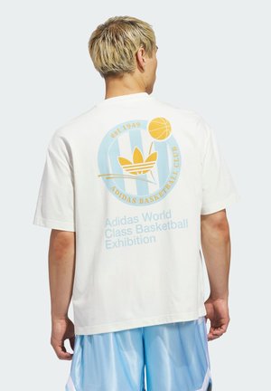 BASKETBALL CREST TEE - T-Shirt print - off white icey blue