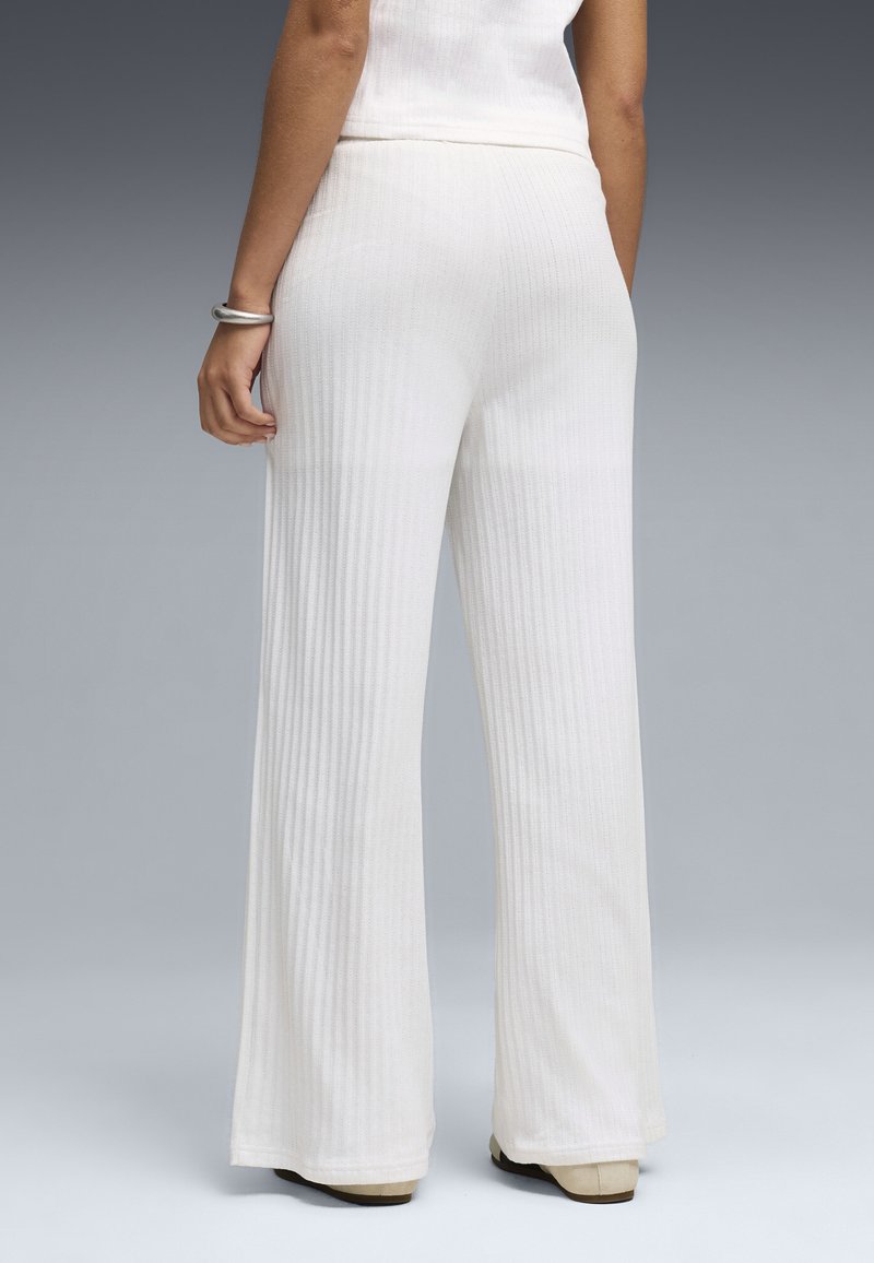 Puma HER HIGH-WAIST WIDE LEG HOSE - Kalhoty - white