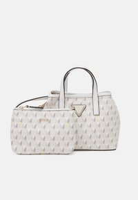 Set de poșete alb, compus dintr-o geantă mare tip tote cu un model geometric și o pouch mai mică. Accentele sunt realizate din metal auriu, cu margini negre.