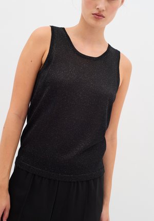 Top sin mangas negro hecho de una tela brillante. Cuello redondo y corte holgado. Detalle de brillo sutil en toda la prenda. Textura suave.