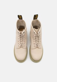 Dr. Martens Botines con cordones - off-white