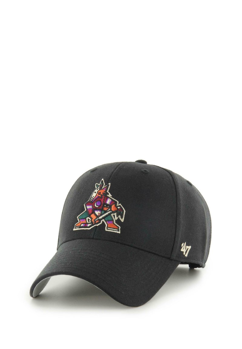 Zwarte honkbalpet met een kleurrijke geborduurde afbeelding van een hockeyspeler. Heeft een gebogen klep en een gestikt logo aan de zijkant.