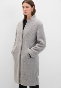 Unausgewählt, grey