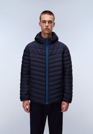 Navy pufferjack met een capuchon, voorzien van een zigzag-quiltpatroon en blauwe ritsaccenten. Lichtgewicht materiaal met een strakke, moderne uitstraling.