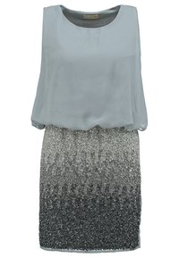 Robe sans manches avec haut en chiffon gris clair et jupe crayon à sequins argent dégradés, passant des teintes claires aux teintes foncées.