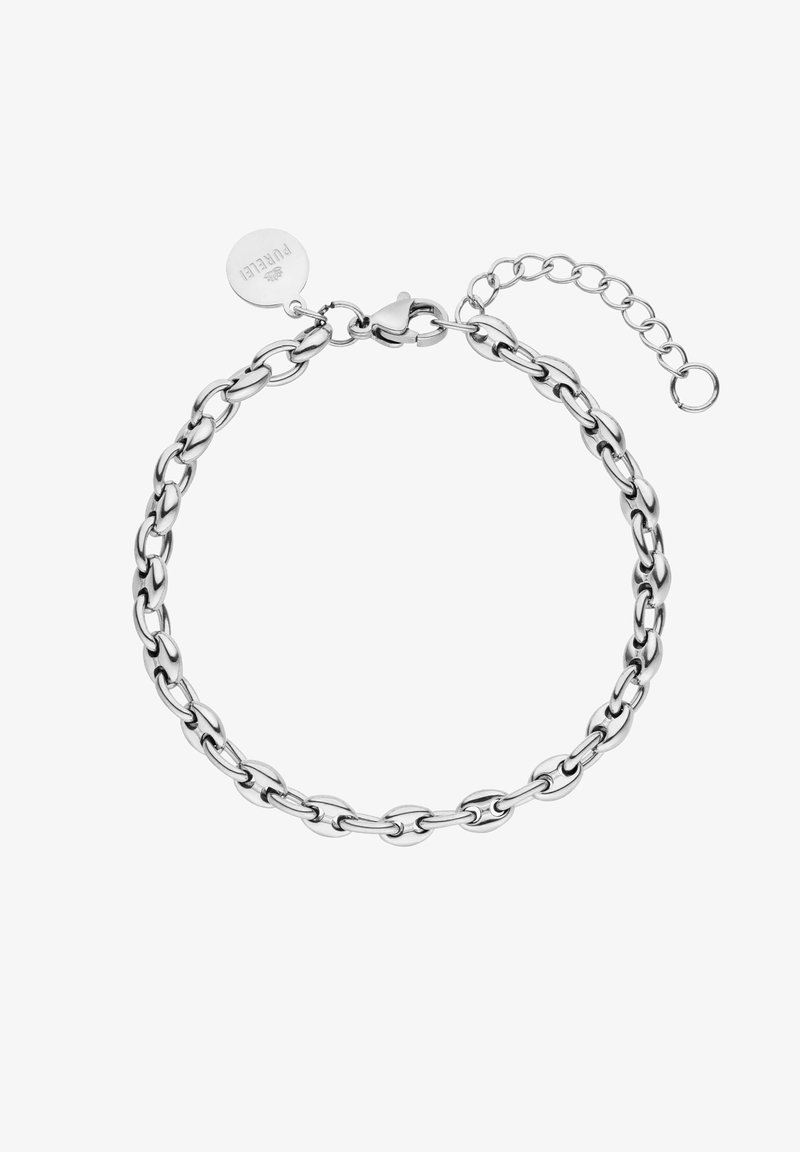 Armband aus Metall in Silberton, mit ovalen Gliedern, einem Karabinerhaken und einer verstellbaren Kette mit einem runden Anhänger.