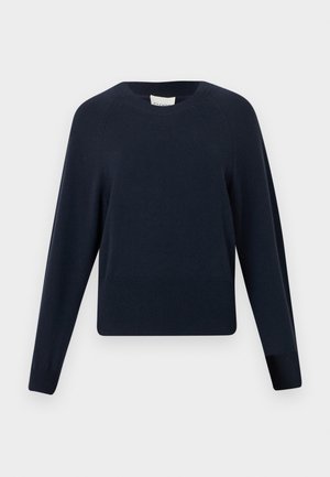 Suéter de punto azul marino con cuello redondo, mangas raglán y dobladillo acanalado. Hecho de un material suave, con una textura lisa.