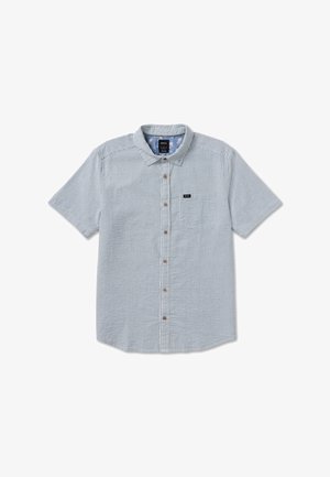 Korte mouwen, lichtblauw-wit gestreept overhemd met knopen, kraag en borstzak met een klein zwart logolabel.