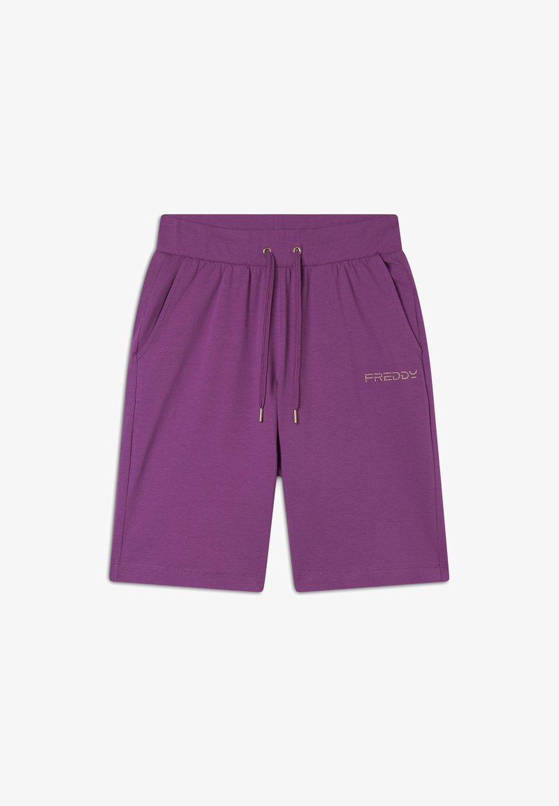 Pantalones cortos deportivos morados hechos de una tela suave, con cintura elástica y cordón, bolsillos laterales y un pequeño acento de logotipo dorado.