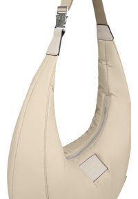 Beige hobo-veske med teksturert stoff, justerbar stropp, sølvfarget detaljer og en glidelåslomme. Har en logo-lapp.