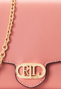 Lauren Ralph Lauren LEATHER MEDIUM ADAIR CROSSBODY - Clutch - pink mahogany