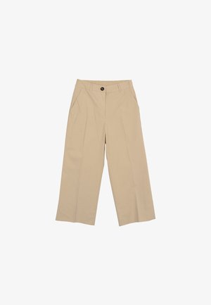 Pantaloni beige a gamba larga e corta, con tasche frontali, passanti per cintura e chiusura con un singolo bottone scuro in vita.