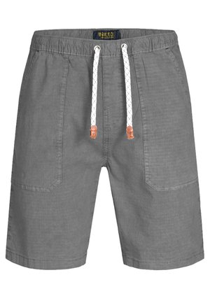 Shorts décontractés gris avec ceinture élastique, cordon blanc avec embouts en cuir marron et poches plaquées à l'avant.