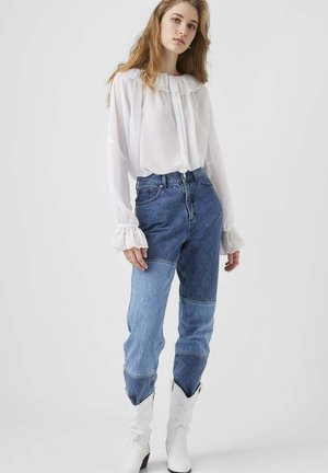 EWN GGT BROIDERY RUFFLE - Button-down blouse - winter white