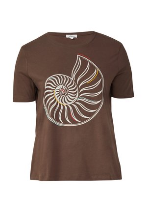Braunes Baumwoll-T-Shirt mit einem großen Spiral-Muschelmuster, das mit wei�ßen Konturen und farbenfrohen Akzenten in Rot, Gelb und Hellblau gestaltet ist.
