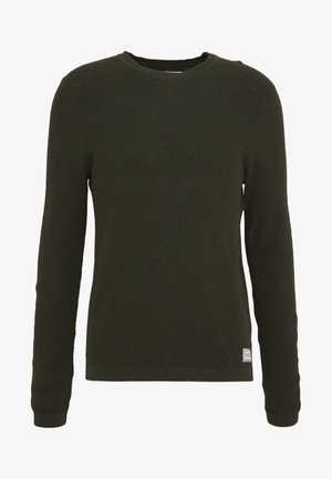 Maglione verde scuro lavorato a maglia con scollo rotondo, maniche lunghe e polsini a costine. Presenta una piccola etichetta del marchio sul lato inferiore.