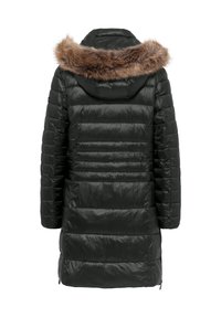 Zwarte gewatteerde jas met een kraag van nep-bont, gewatteerde textuur en met rits afsluitbare zijzakken. Lange mouwen en middellange ontwerp.