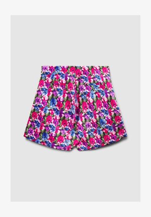 Blumendruck-Shorts mit einem lebendigen, gemischten Muster aus pinken, blauen und lila Blumen auf grünem Hintergrund, mit Gesäßtaschen.
