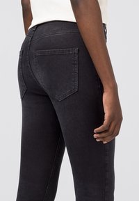 HALLHUBER Vaqueros pitillo - grey denim