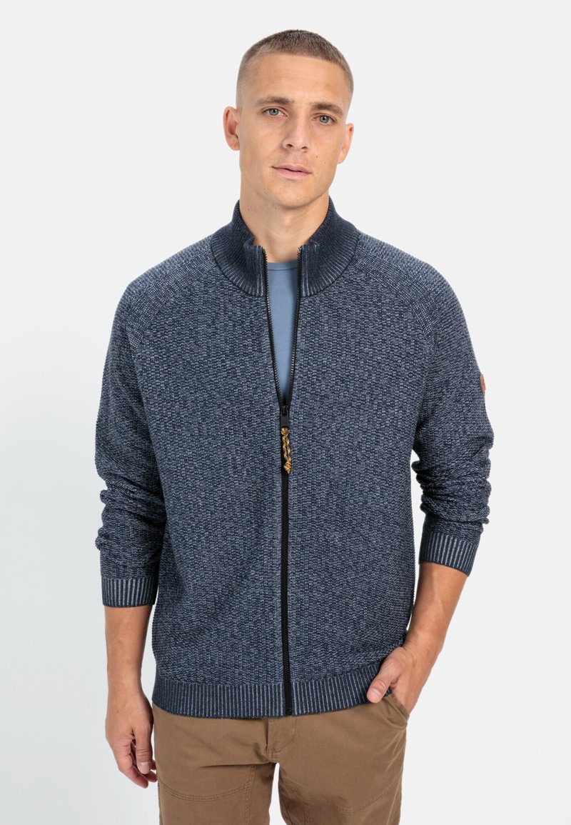 Marineblauer Strick-Cardigan mit Reißverschluss, einem strukturierten Muster, gerippten Bündchen und Saum sowie einem kontrastierenden goldenen Reißverschlusszug.}}