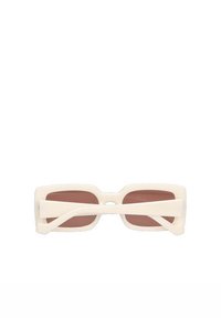 Gafas de sol rectangulares con montura blanco crema y lentes marrón ahumado. Presenta patillas gruesas con un acabado suave y un detalle en forma de corte en el puente.