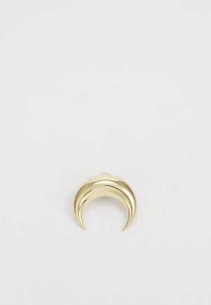 Gouden halvemaanvormige broche met een gladde, glanzende oppervlakte. Heeft twee gebogen punten aan elk uiteinde, wat een symmetrisch ontwerp creëert.
