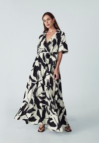 WILLA Maxi dress - black leaf
