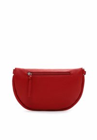 Rød læder clutch-taske med en rund form, der har en frontlomme med lynlås og en struktureret overflade. Kompakt størrelse der er velegnet til det mest nødvendige.