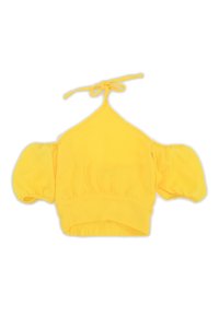 Top giallo corto realizzato in tessuto morbido, con maniche a palloncino e legatura al collo stile halter. Il design include una vita aderente.