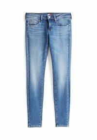 Jeans ajustados en denim azul claro, que cuentan con un diseño clásico de cinco bolsillos, cremallera y un ligero desgastado a lo largo de las piernas.