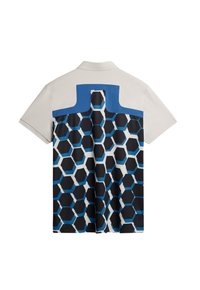 Kortärmad polotröja med ett bikake-mönster i blått och svart, med en kontrasterande blå krage och överdel. Tillverkad av ett slätt tyg.