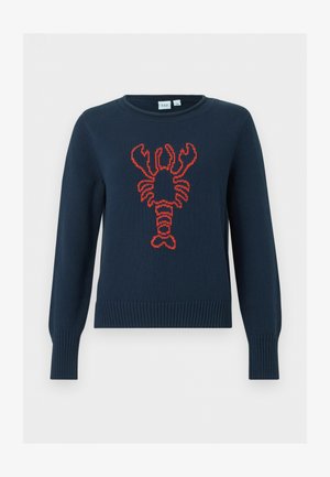 Marineblå strikket sweater med stort rødt hummertilbage centralt foran, med ribstrikkede ærmegab og kant.