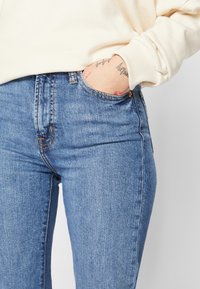 GAP VINTAGE - Calças de ganga à boca de sino - medium sonoma