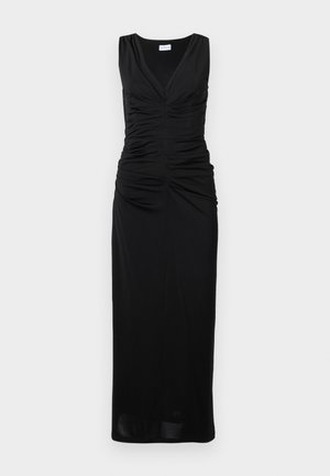 Robe noire sans manches avec un décolleté en V, un corsage froncé et une silhouette maxi droite mettant en valeur un tissu lisse et extensible.