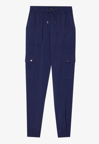 Pantaloni cargo navy con vita elastica, cordino, due tasche laterali e polsini elasticizzati. Tessuto morbido e leggero.