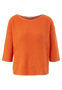 Suéter de punto naranja de manga corta con un escote amplio; presenta una textura de canalé y un borde en azul claro que contrasta en los puños y el dobladillo.