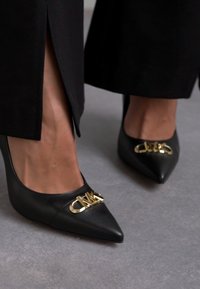 MICHAEL Michael Kors PARKER  - Klasické lodičky na opätku - black