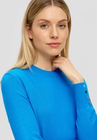 s.Oliver MIT ZIERKNÖPFEN - Strickpullover - royalblau
