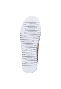 Witte rubber zool met groeven en ribbels. Bruin getextureerd bovenste gedeelte zichtbaar langs de rand. Maat gemarkeerd als 37.