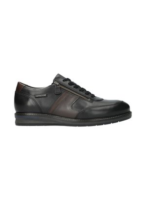 Chaussure décontractée pour homme en cuir noir et marron foncé, à lacets, avec une fermeture éclair latérale et une semelle texturée, portant la marque "MEPHISTO" sur le côté.